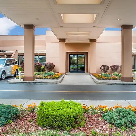 Clarion Hotel Buffalo Airport-2