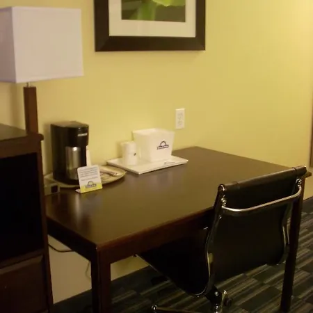 Days Inn & Suites By Wyndham Ozone Park/Jfk Airport-3