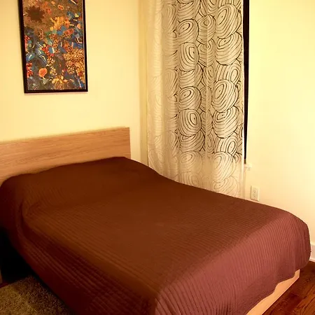 Cozy Apartment Near Central Park-3