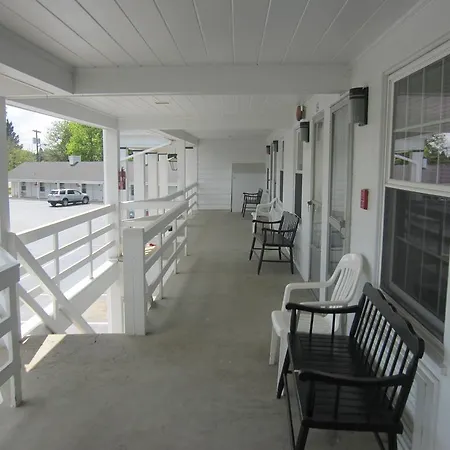Colony Motel Jamestown-2