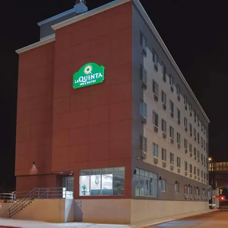 La Quinta Inn & Suites Far Rockaway - Beach Hotel-3