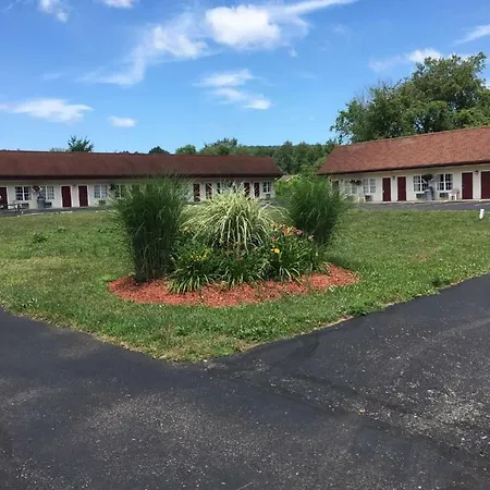 Red Carpet Inn And Suites Cooperstown-2
