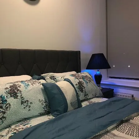 Biverlyhills Holiday Home-2