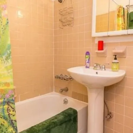Fabulous Fully Furnished Studio Minutes From Times Square!-2