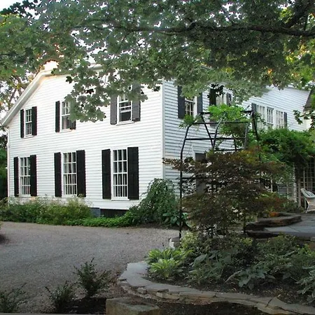 Niagara Mansion Carriage Suite-3