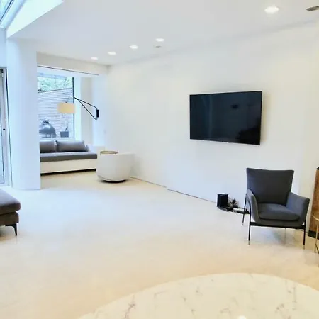 Private Luxury Home Near Un-3