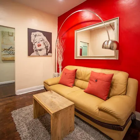 Private Room In A Shared Apartment 15 Minutes To Times Square!-3