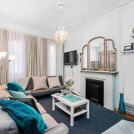 Cloverleaf Apartment - Perfectly Located Near Restaurants, Shops, & Sites-3