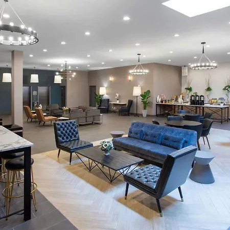 Microtel Inn By Wyndham Long Island City-2