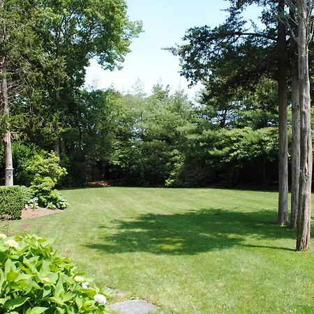 East Hampton Family Getaway Less Than 3 Mi To Beach!-2