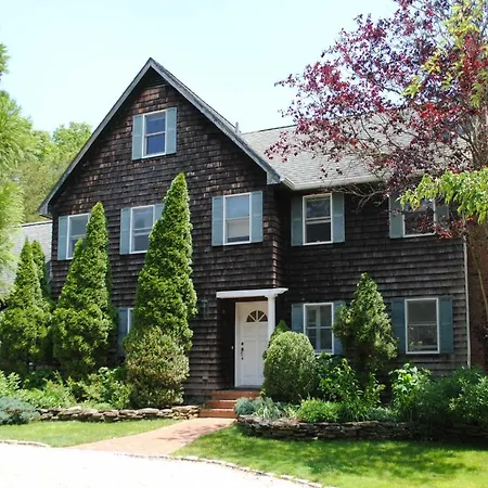 East Hampton Family Getaway Less Than 3 Mi To Beach!-3