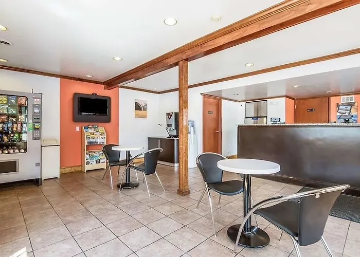 Pet friendly Northway Inn Queensbury - Lake George Glens Falls