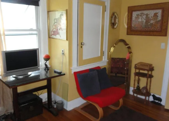Pet friendly The Red Rooster Bed & Breakfast White Plains