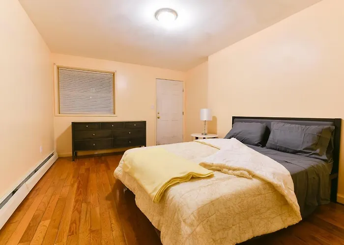 Brooklyn Blue Ridge Manor: Exquisite 4 Bedroom, 2.5 Bathrooms With A Home Appeal Nova Iorque
