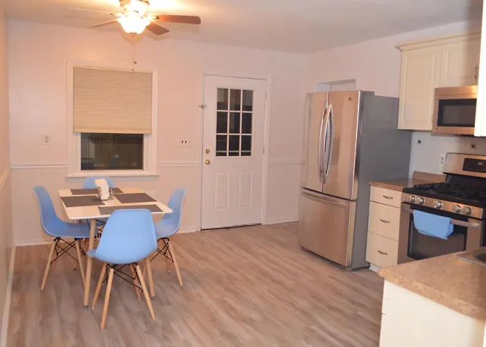Pet friendly La Casita Bonita Near Nyc Apartment Yonkers