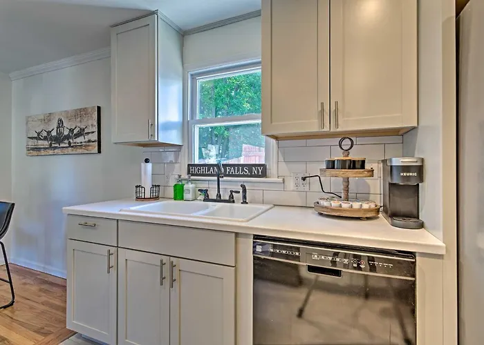 Updated Home W/ Patio Half Mile To West Point Highland Falls