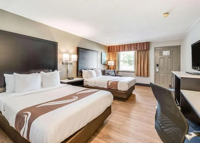 Poughkeepsie hotels near Walkway Over the Hudson State Historic Park