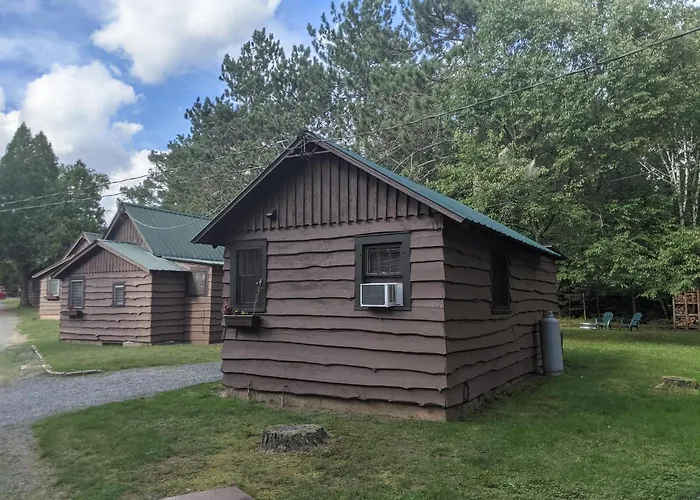 Moreno'S Adirondack Cabins Saranac Lake