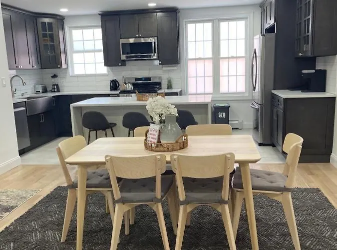 Modern Entire House In Astoria With Car Parking Villa New York