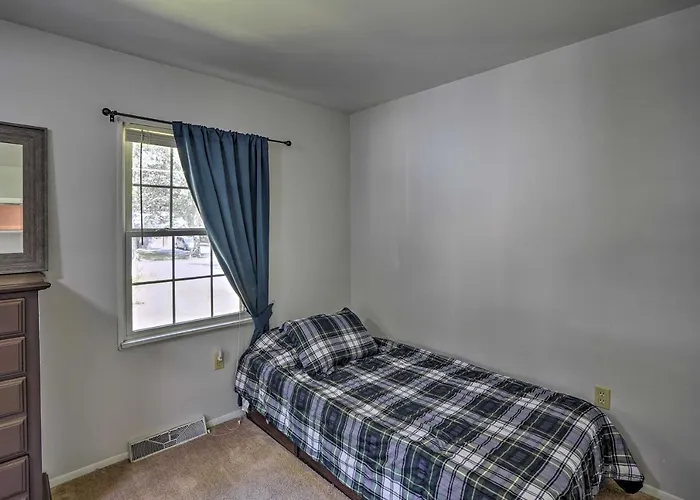 Pool + Fire Pit! Unbeatable Belmont Stakes Getaway Villa Saratoga Springs