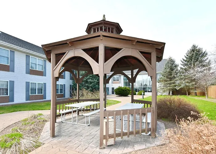 Mount Morris Hotels