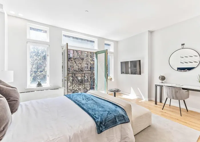 Modern Studio Apt With Charming Juliet Balcony Villa New York