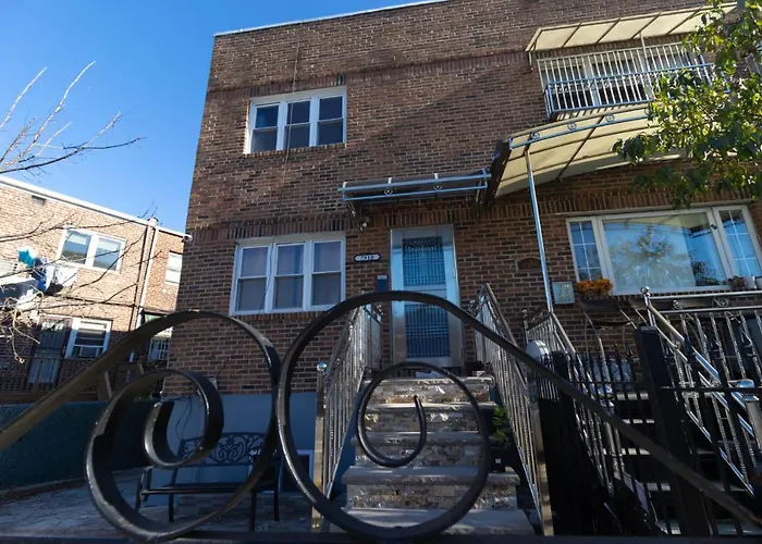 Cozy Shack 1 Bedroom Studio With Sofa And Full Kitchen In Elmhurst Ny New York