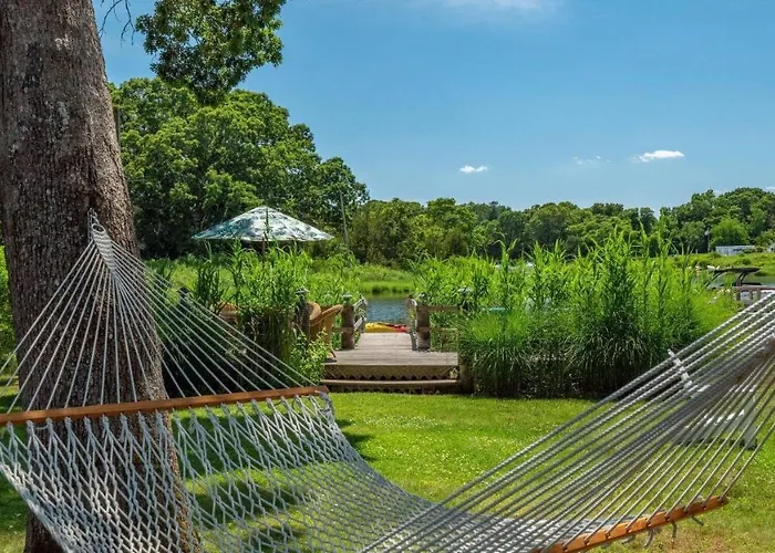 Pet friendly Waters Edge Retreat Villa Southampton