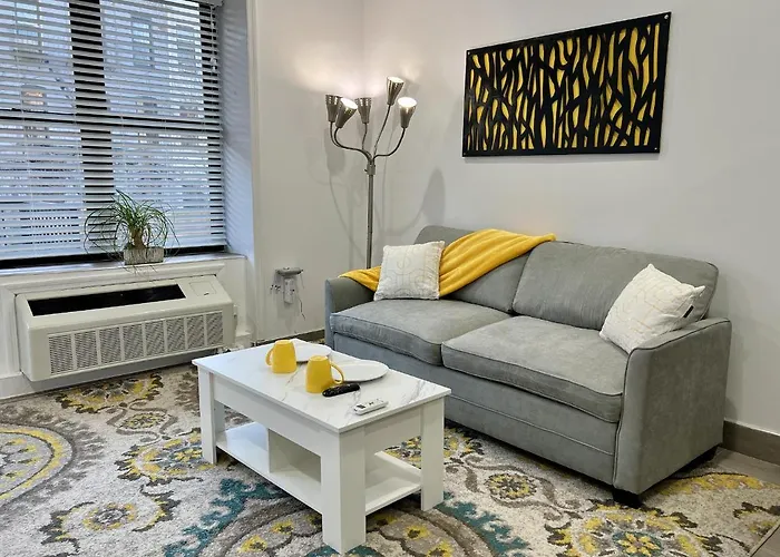 Cozy Modern Apartment, 28-Night Minimum New York