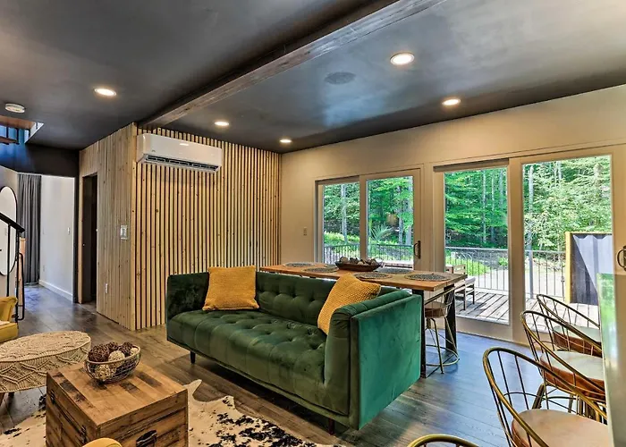 Pet friendly Luxe And Modern Container Home With Outdoor Spa! Monticello