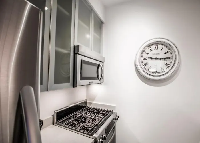 Modern 2 Bedroom With Rooftop Lounge New York