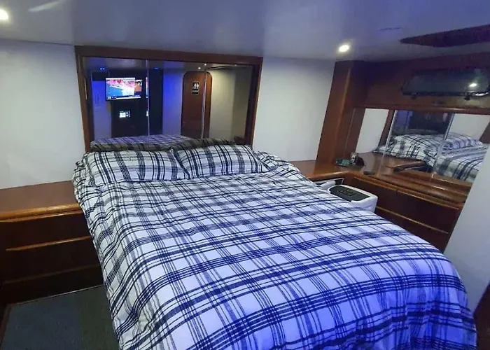 Romantic Condo @ Ocean 3-Deck Yacht Nueva York