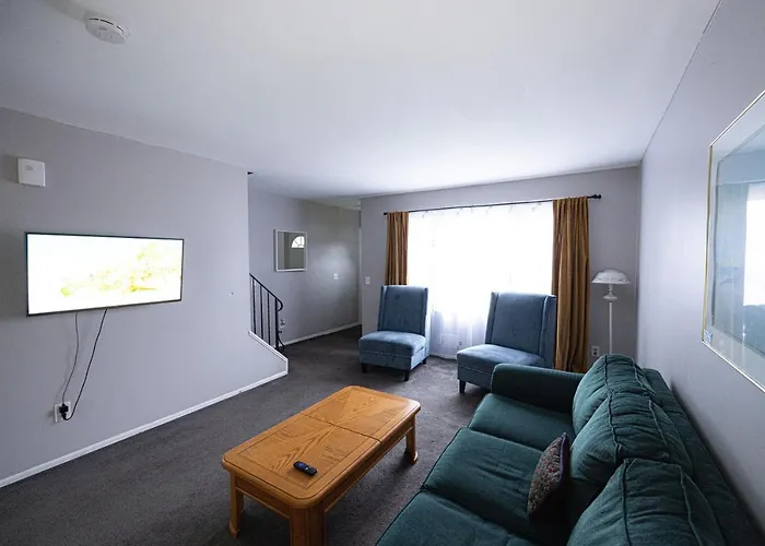 Cheerful Home With Free Parking And Wifi Rochester