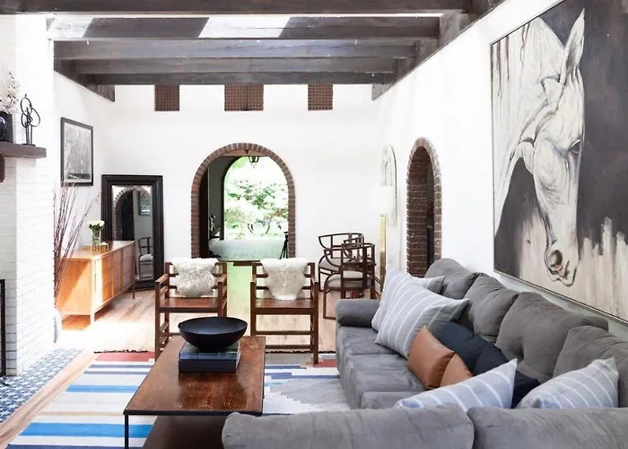 Pet friendly Woodstock Retreat Villa