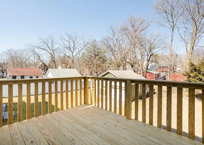 Pet friendly Comfort Room Master Suite With 2 Full Bed- Fridge- Microwave- Perfect Location Middletown
