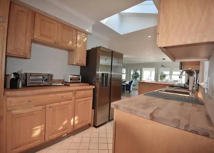 Pet friendly Beach Property Southampton