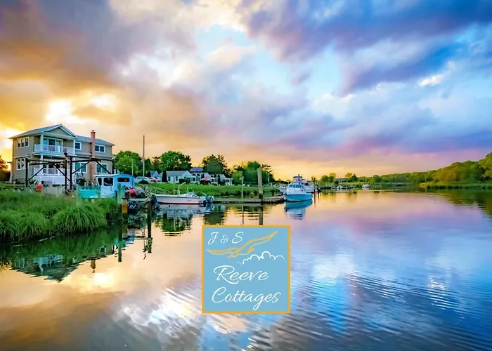 Pet friendly Premier Waterfront Cottage 2 Riverhead