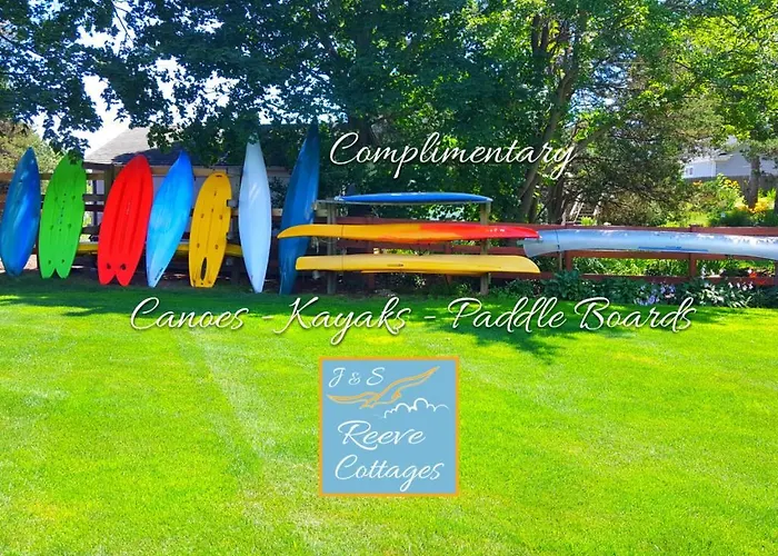Pet friendly Premier Waterfront Cottage 1 Riverhead