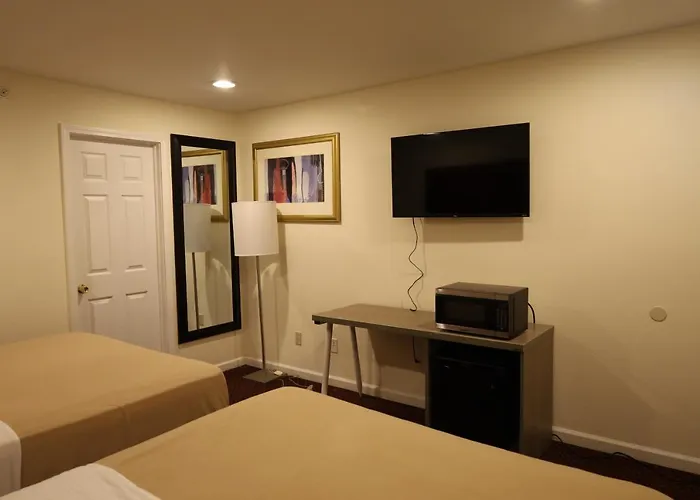 Hotels in Warwick