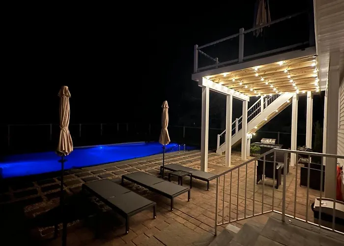 Entire Home In Greenport With Heated Salt Pool