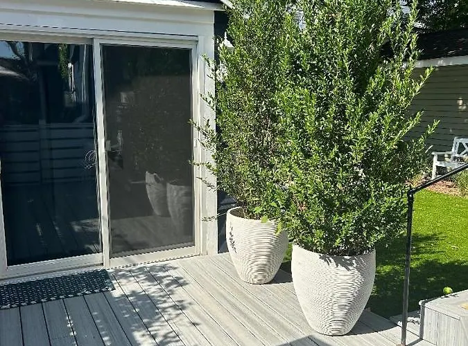 Adorable 1 Bedroom Cottage New York