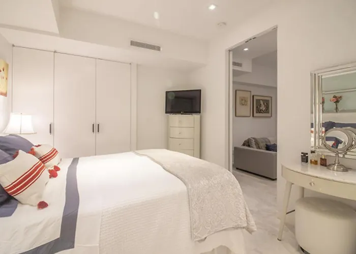 Experience Luxury Living In The Heart Of New York City With This Exquisite Home