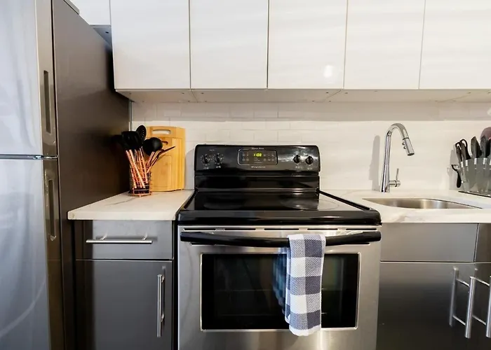 E10-1 Designer East Village Townhouse 1Br New York