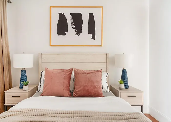 69-4D Trendy Lower East Side 1B Brand New Nueva York