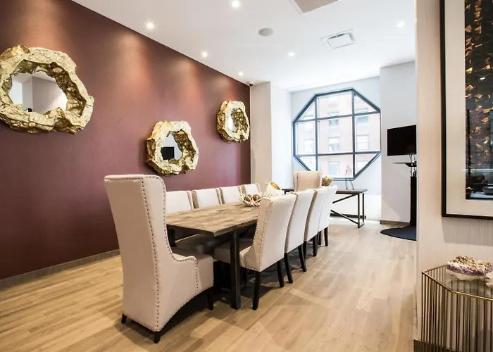 Appartamento Midtown 2Br W Pool Gym Parking Nr Broadway Nyc-381 New York che accetta animali