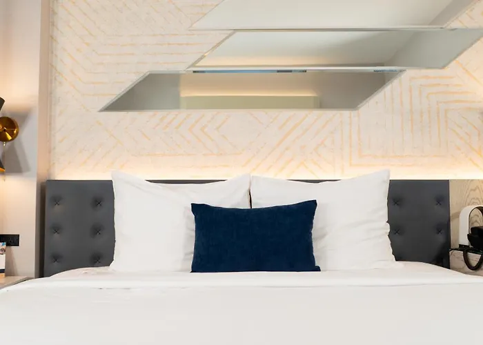 Roomza Times Square At Pestana Cr7 New York