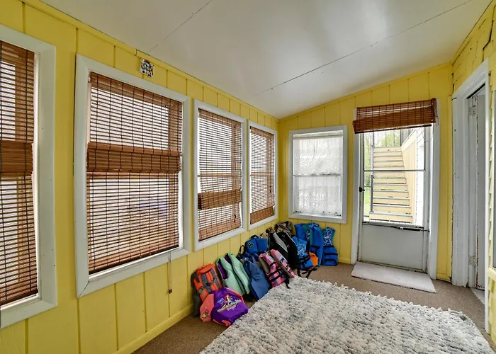 Pet friendly Cayuga Lake Retreat In Seneca Falls W/ Dock!
