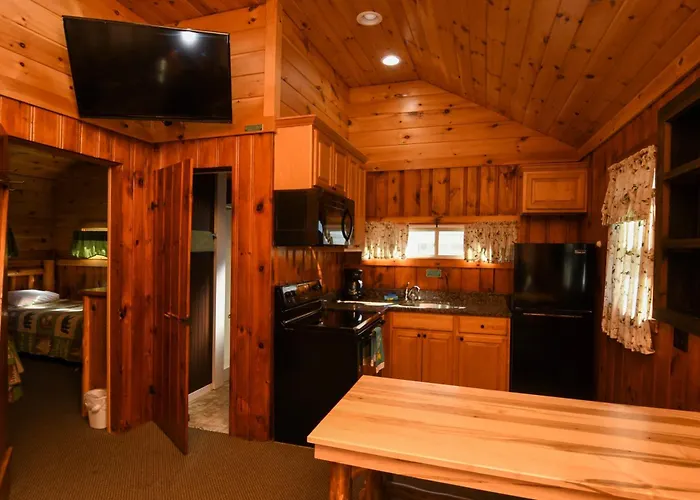 Lake George Diamond Cove Cottages, Cabins, & Hotel