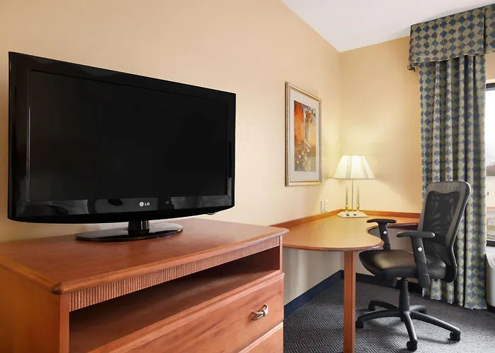 Geneva hotels near The Johnston House and Mike Weaver Drain Tile Museum