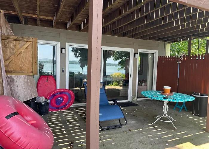 Lovely Lakeside Lodge Canandaigua